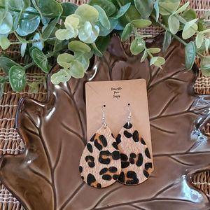 Animal print earrings wire